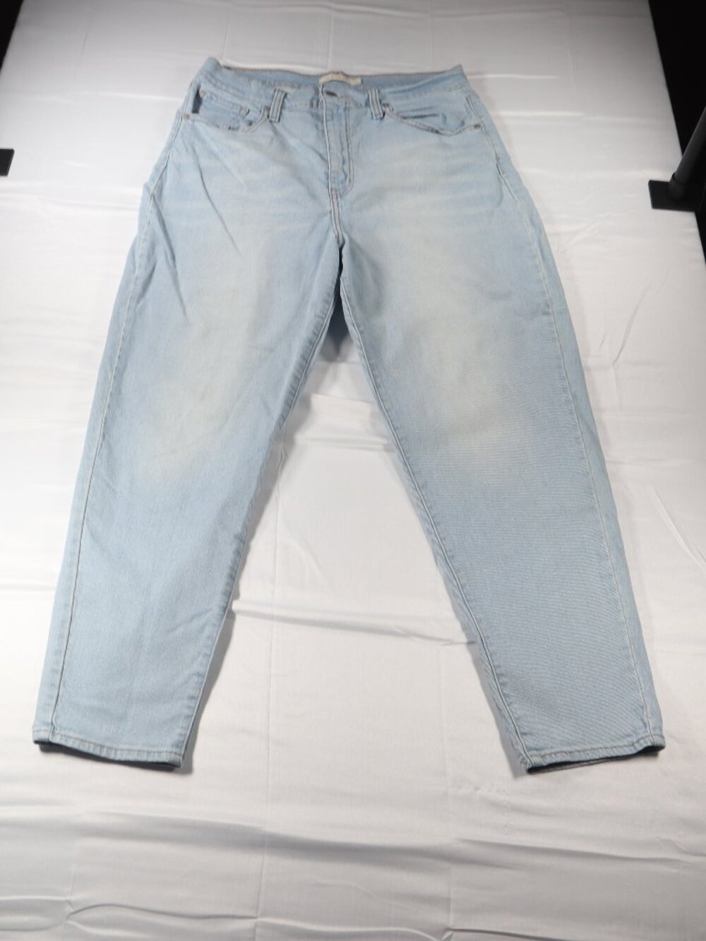 Levi's High Waisted Tapered Leg Jeans Women's Size 32 Medium Wash